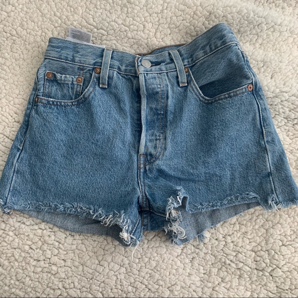 Levis Shorts - Picture 1 of 6
